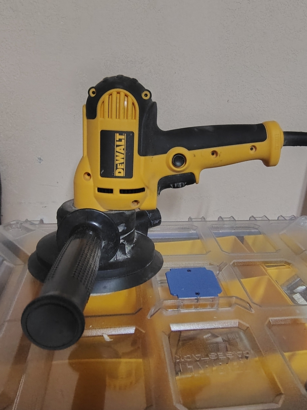 DEWALT DWE6401DS Sander